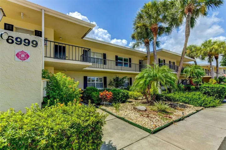 6999 W Country Club Dr N #224, Sarasota, Florida 34243, 2 Bedrooms Bedrooms, ,2 BathroomsBathrooms,Residential Lease,For Rent,COUNTRY CLUB,A4657582