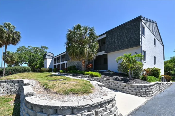 2124 Tamiami Trl N #103, Sarasota, Florida 34234, 2 Bedrooms Bedrooms, ,2 BathroomsBathrooms,Residential,For Sale,TAMIAMI,A4657694
