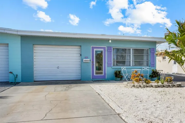441 62nd St, Holmes Beach, Florida 34217, 2 Bedrooms Bedrooms, ,2 BathroomsBathrooms,Residential,For Sale,62ND,A4657725