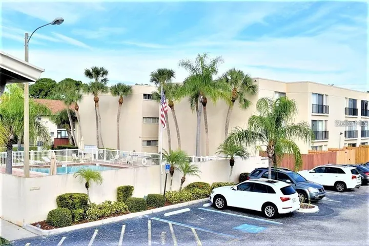 2763 Woodgate Ln #105, Sarasota, Florida 34231, 2 Bedrooms Bedrooms, ,2 BathroomsBathrooms,Residential,For Sale,WOODGATE,A4657776