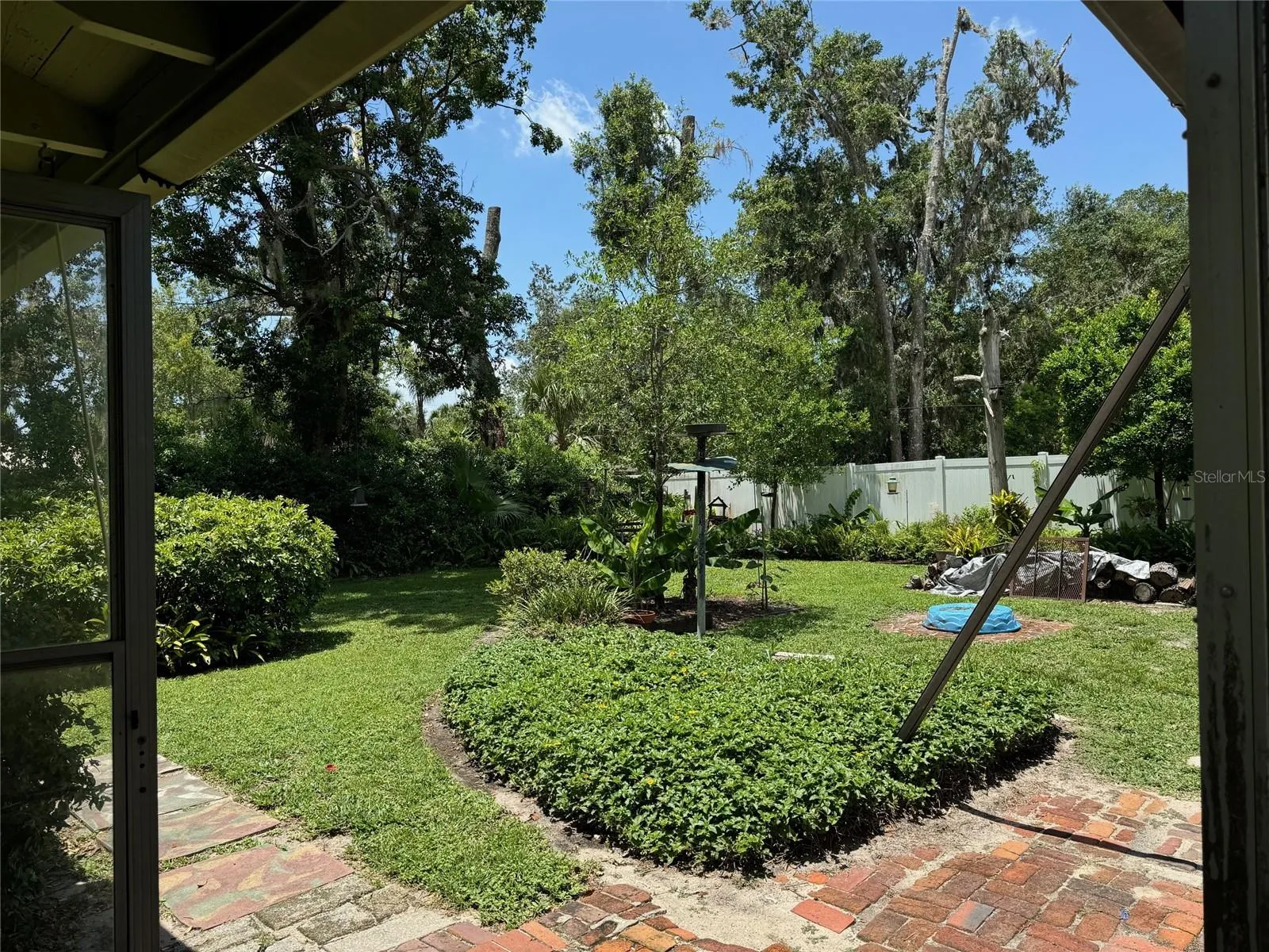1004 E 9th Ave, Mount Dora, Florida 32757, 3 Bedrooms Bedrooms, ,1 BathroomBathrooms,Residential,For Sale,9TH,G5099140