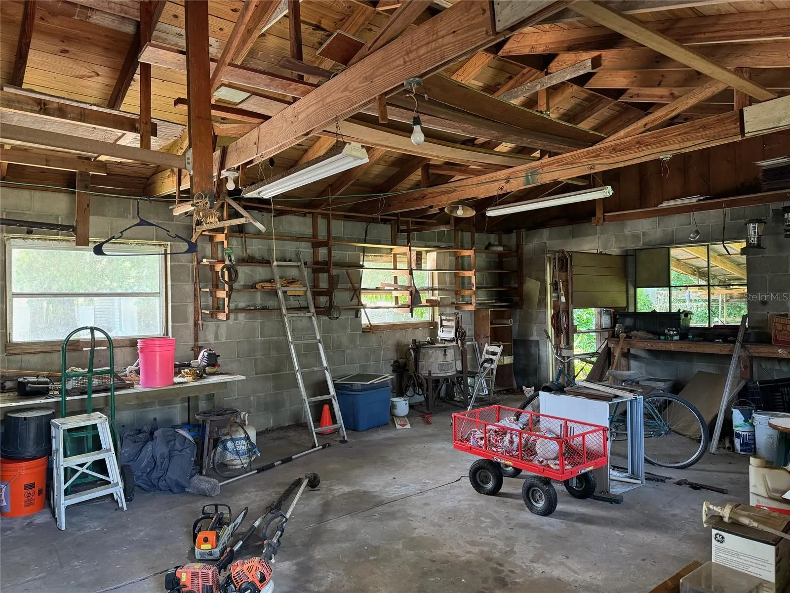 1004 E 9th Ave, Mount Dora, Florida 32757, 3 Bedrooms Bedrooms, ,1 BathroomBathrooms,Residential,For Sale,9TH,G5099140