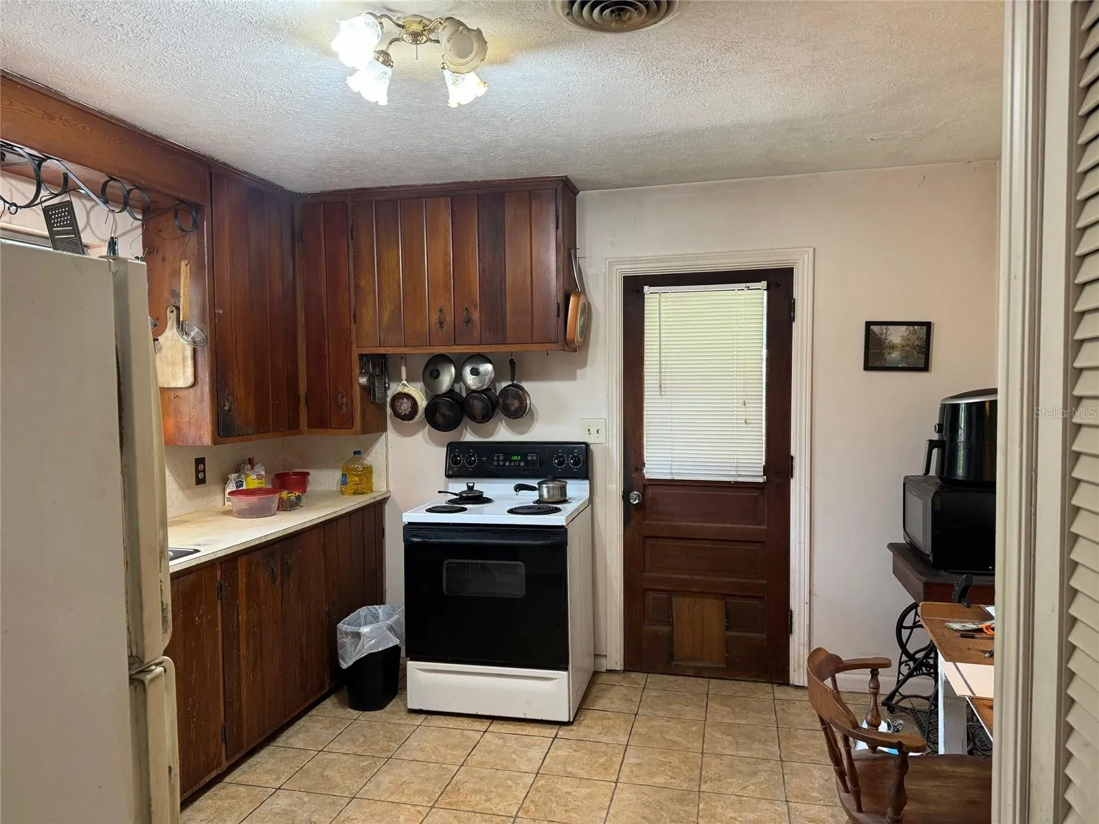1004 E 9th Ave, Mount Dora, Florida 32757, 3 Bedrooms Bedrooms, ,1 BathroomBathrooms,Residential,For Sale,9TH,G5099140