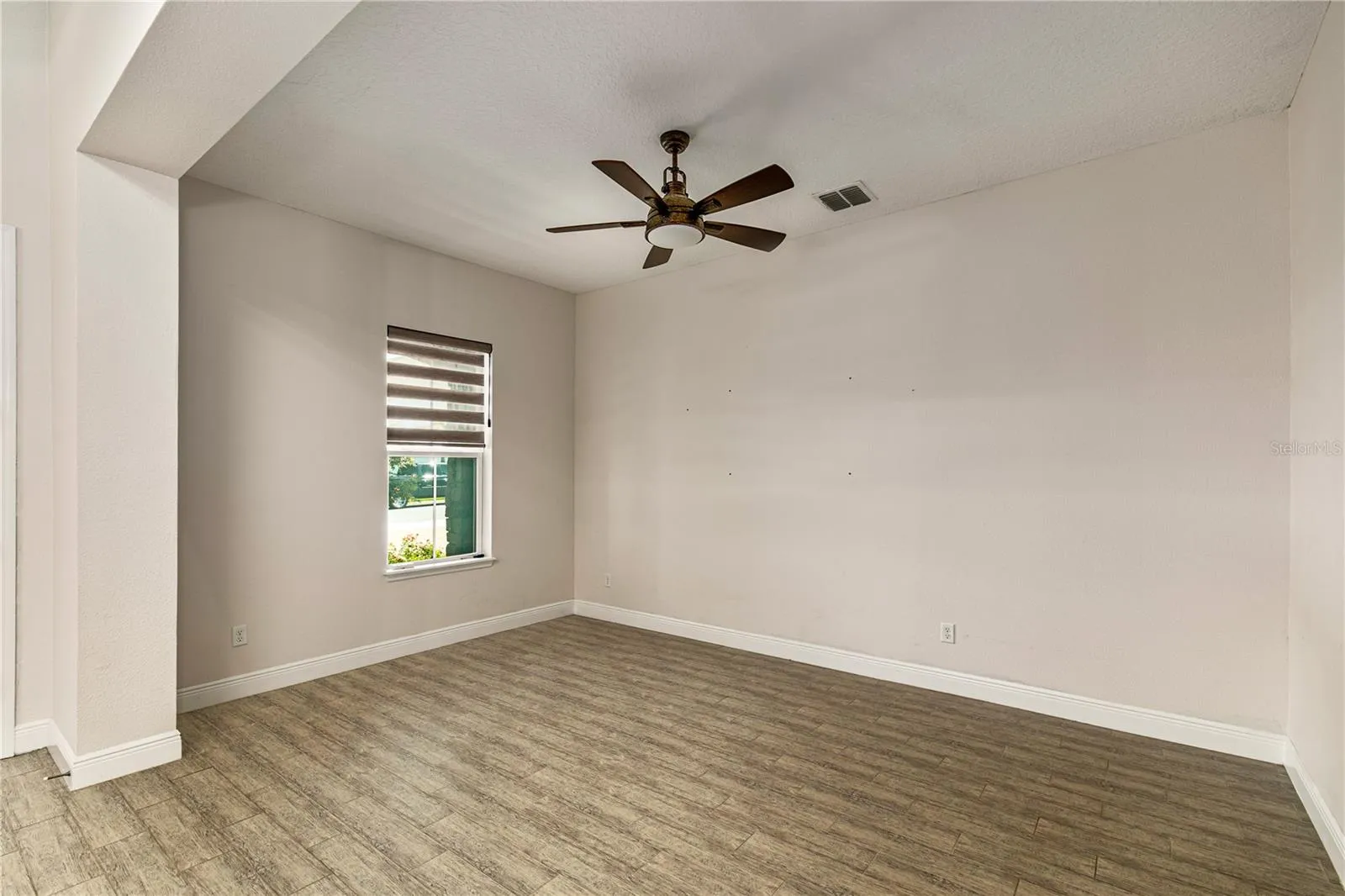 3241 Pinenut Dr, Apopka, Florida 32712, 6 Bedrooms Bedrooms, ,4 BathroomsBathrooms,Residential,For Sale,PINENUT,G5099141