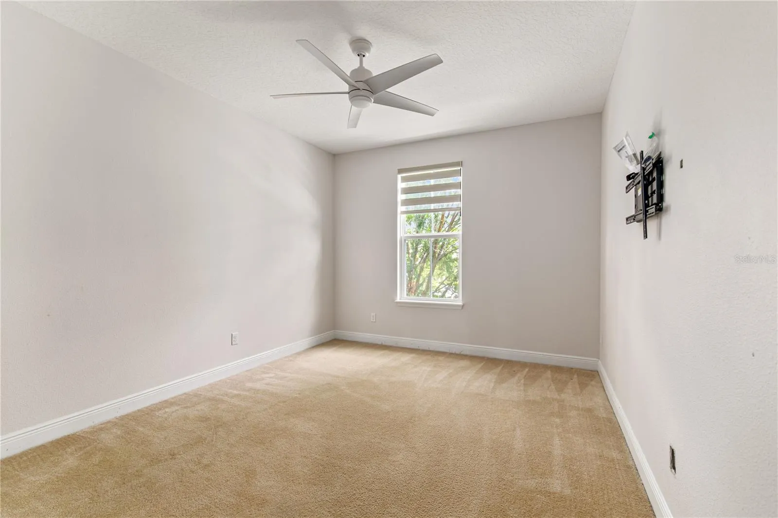 3241 Pinenut Dr, Apopka, Florida 32712, 6 Bedrooms Bedrooms, ,4 BathroomsBathrooms,Residential,For Sale,PINENUT,G5099141
