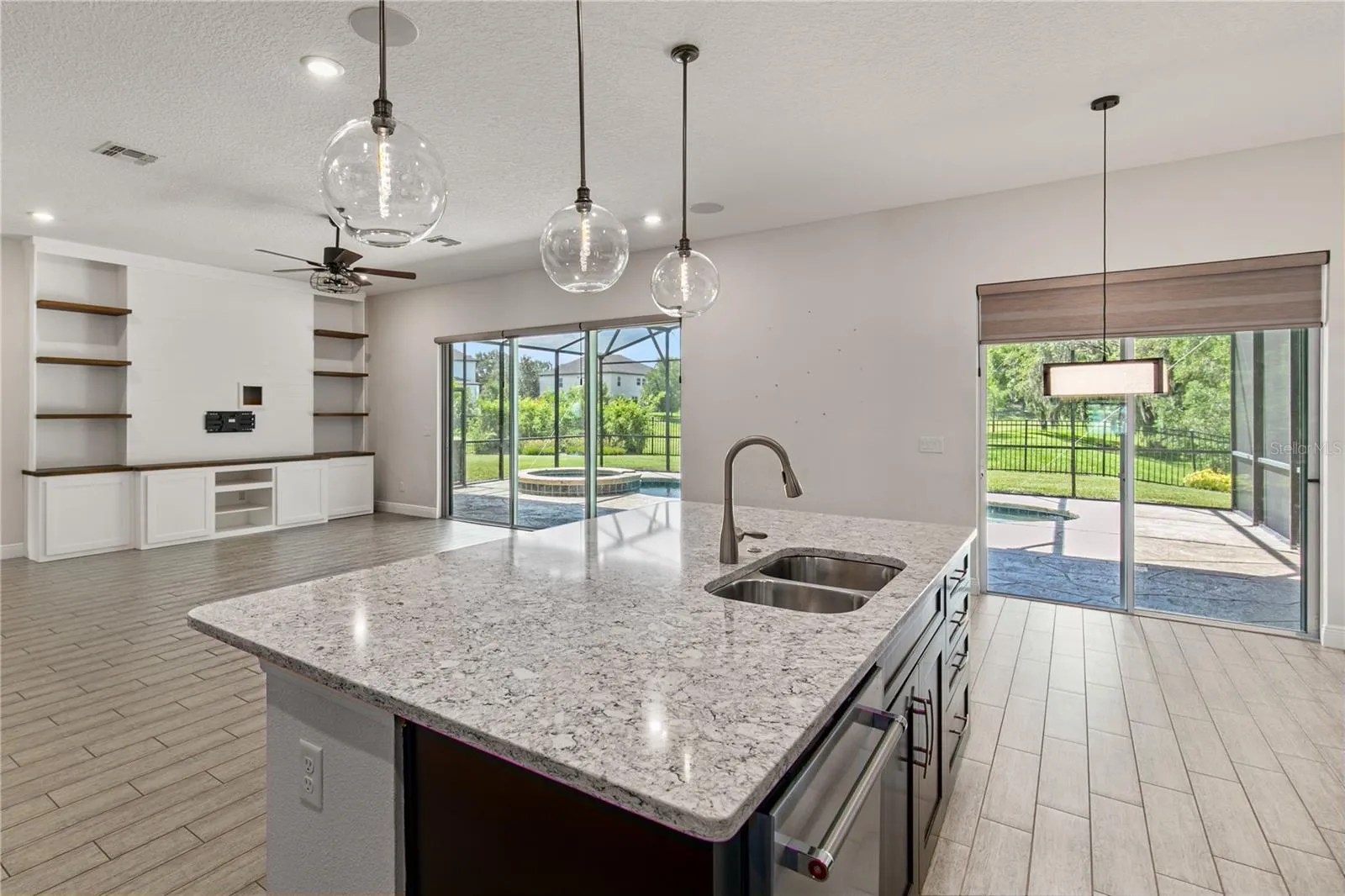 3241 Pinenut Dr, Apopka, Florida 32712, 6 Bedrooms Bedrooms, ,4 BathroomsBathrooms,Residential,For Sale,PINENUT,G5099141