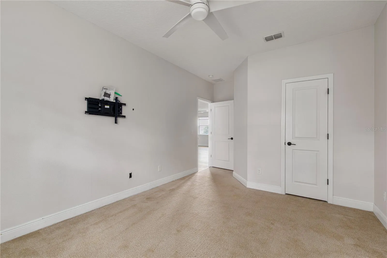 3241 Pinenut Dr, Apopka, Florida 32712, 6 Bedrooms Bedrooms, ,4 BathroomsBathrooms,Residential,For Sale,PINENUT,G5099141