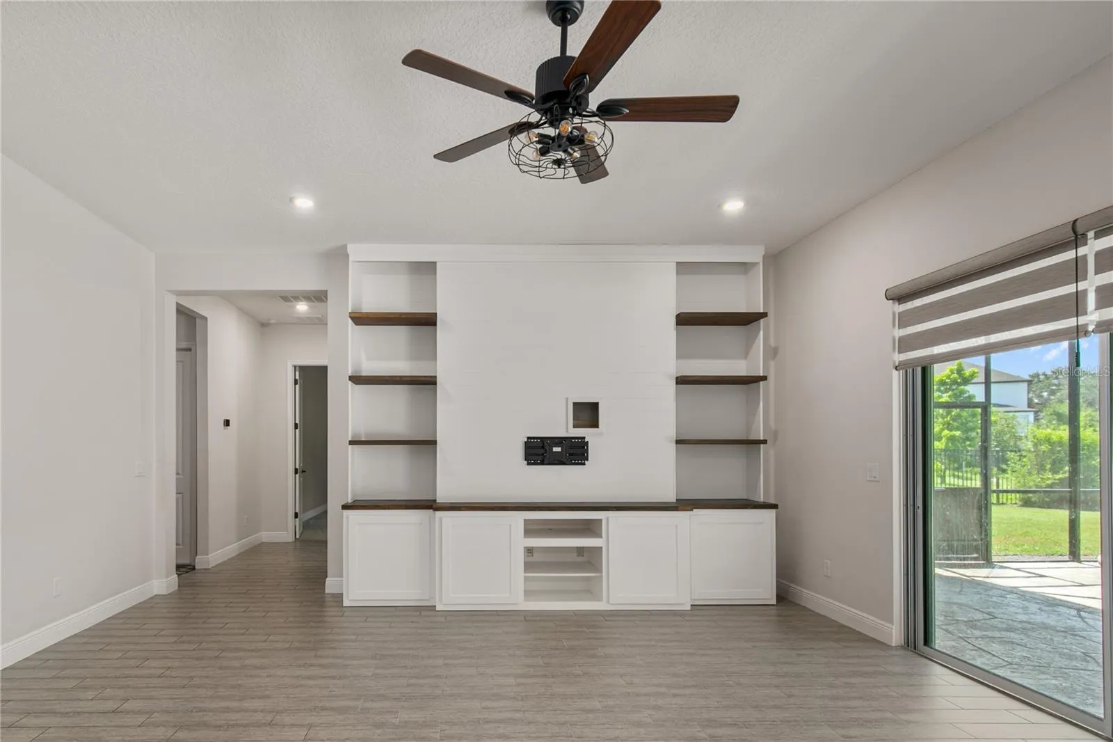 3241 Pinenut Dr, Apopka, Florida 32712, 6 Bedrooms Bedrooms, ,4 BathroomsBathrooms,Residential,For Sale,PINENUT,G5099141