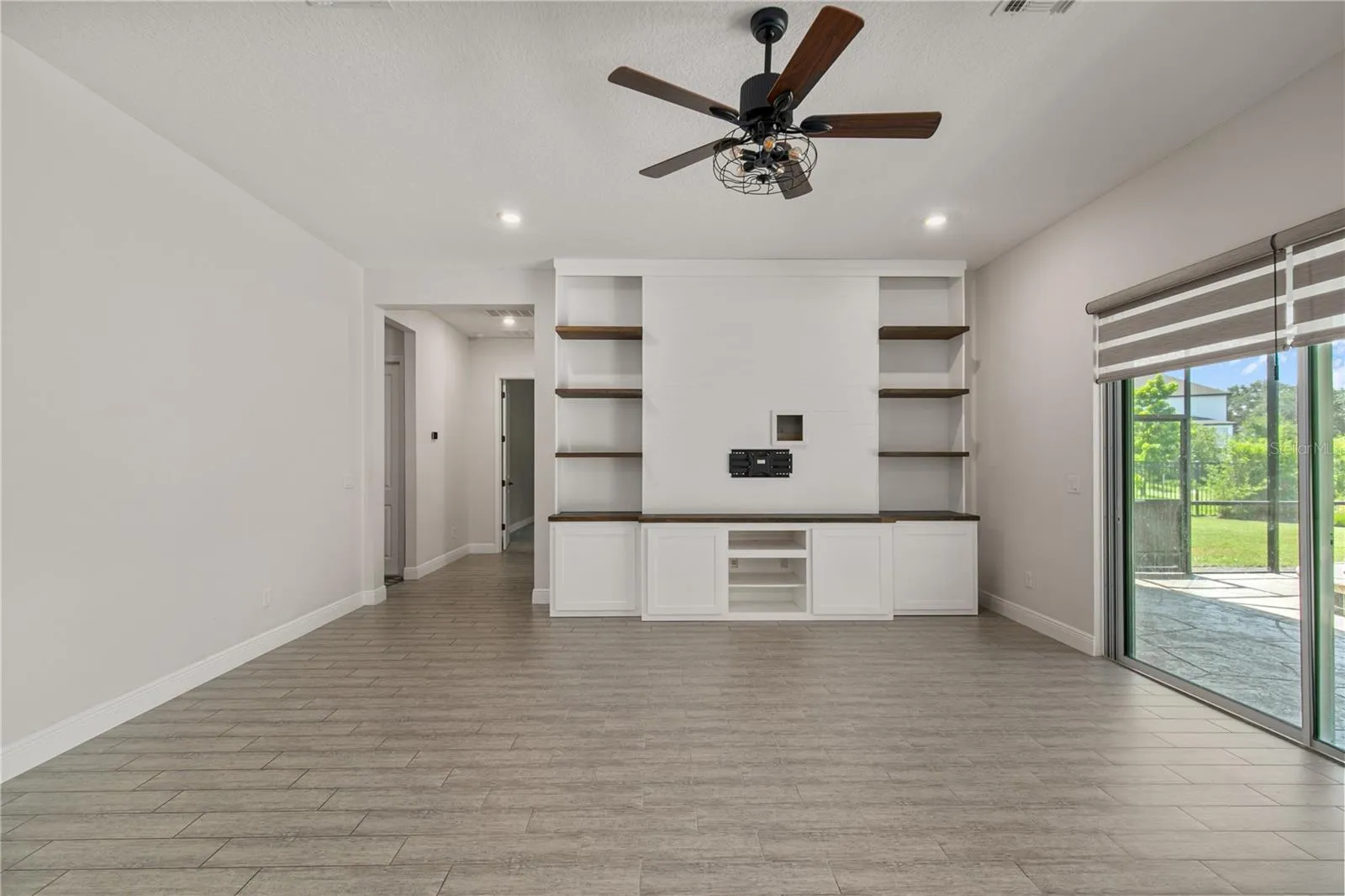 3241 Pinenut Dr, Apopka, Florida 32712, 6 Bedrooms Bedrooms, ,4 BathroomsBathrooms,Residential,For Sale,PINENUT,G5099141