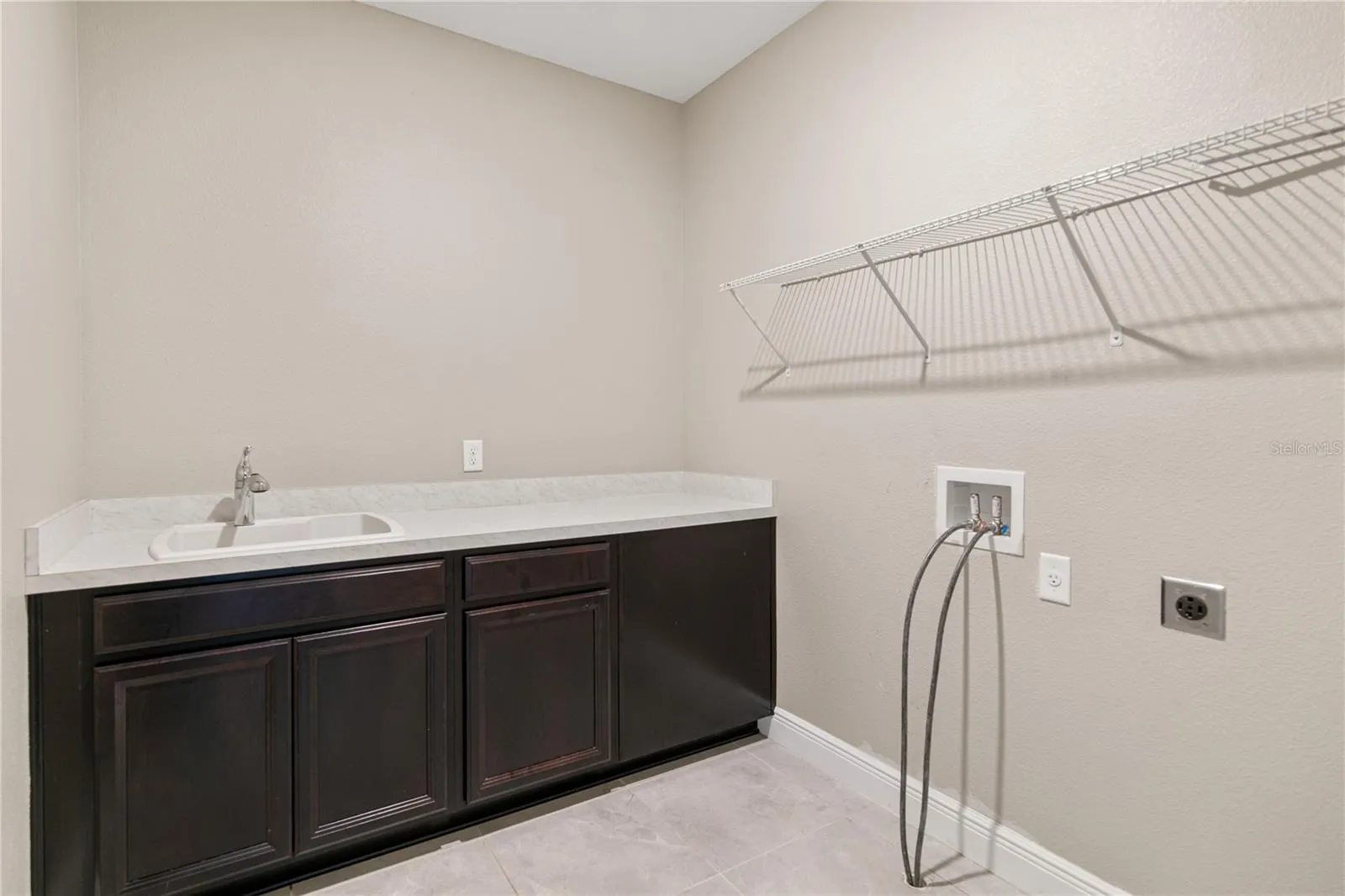 3241 Pinenut Dr, Apopka, Florida 32712, 6 Bedrooms Bedrooms, ,4 BathroomsBathrooms,Residential,For Sale,PINENUT,G5099141