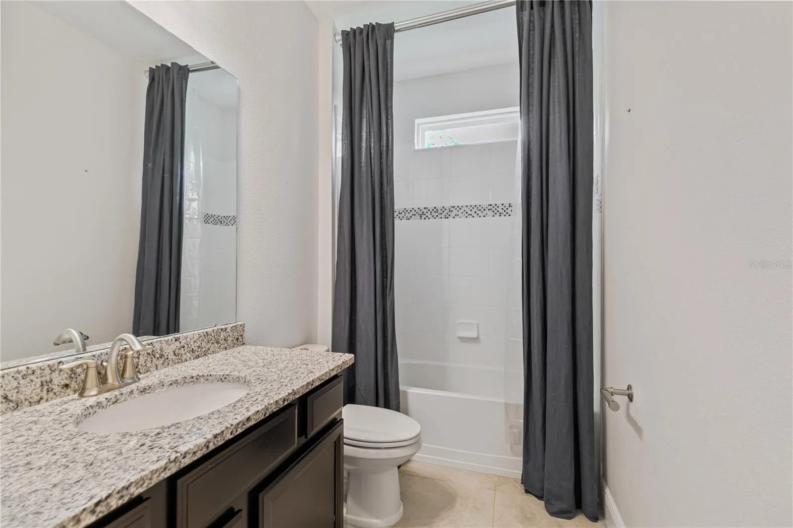 3241 Pinenut Dr, Apopka, Florida 32712, 6 Bedrooms Bedrooms, ,4 BathroomsBathrooms,Residential,For Sale,PINENUT,G5099141