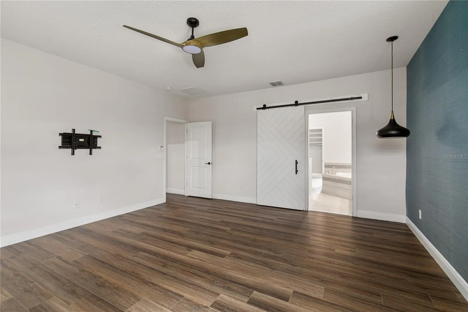 3241 Pinenut Dr, Apopka, Florida 32712, 6 Bedrooms Bedrooms, ,4 BathroomsBathrooms,Residential,For Sale,PINENUT,G5099141