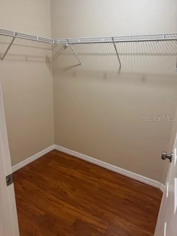MASTER WALK-IN CLOSET