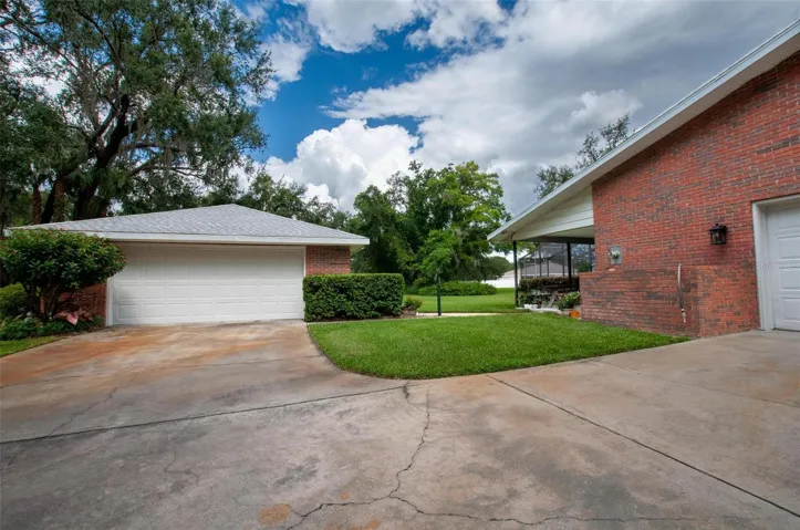 Detached Garage