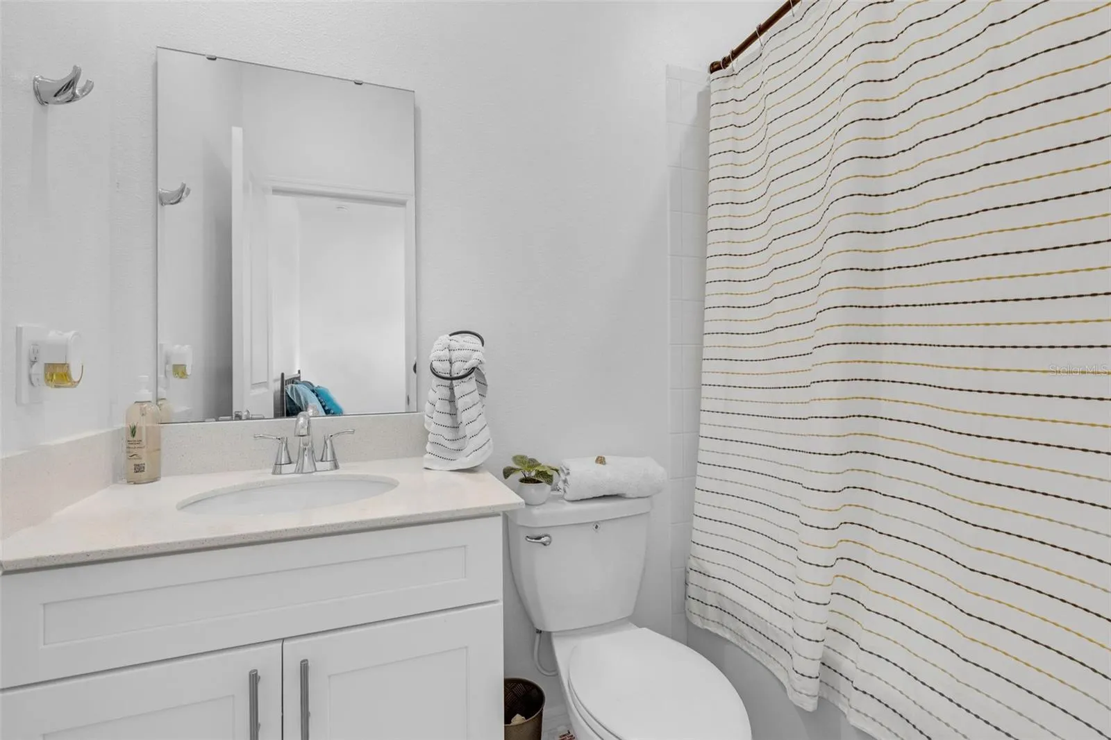 5229 Red Coral Cir, Mount Dora, Florida 32757, 4 Bedrooms Bedrooms, ,4 BathroomsBathrooms,Residential,For Sale,RED CORAL,S5130188