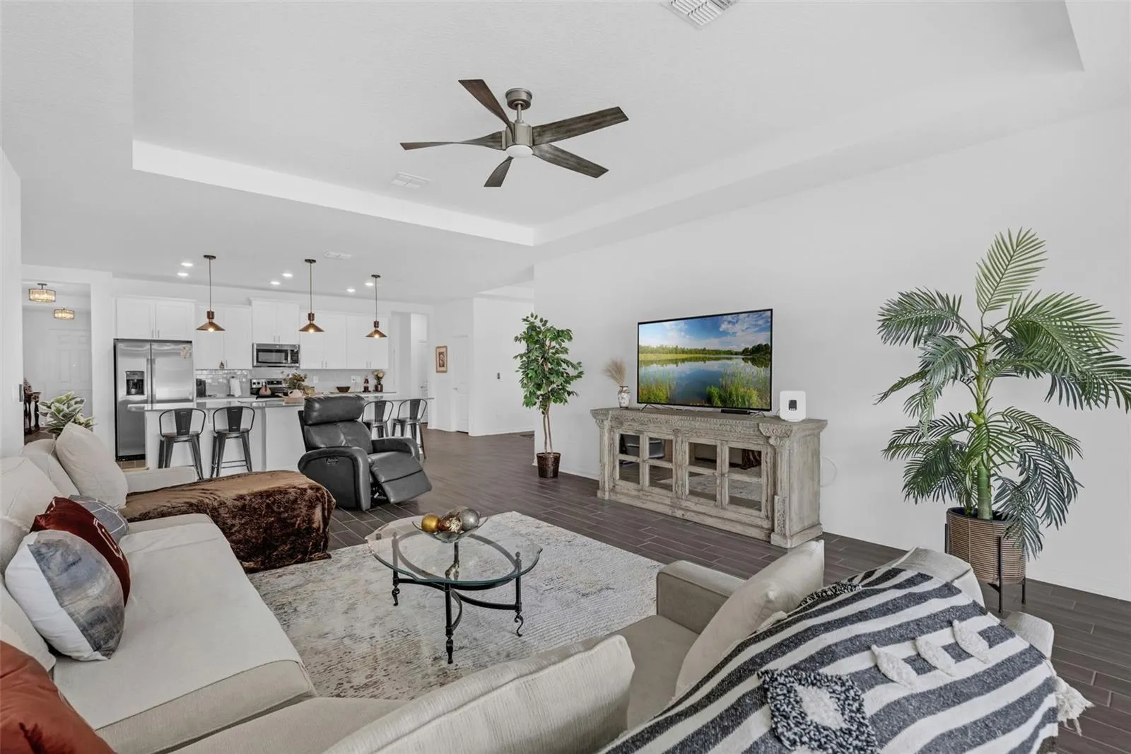 5229 Red Coral Cir, Mount Dora, Florida 32757, 4 Bedrooms Bedrooms, ,4 BathroomsBathrooms,Residential,For Sale,RED CORAL,S5130188