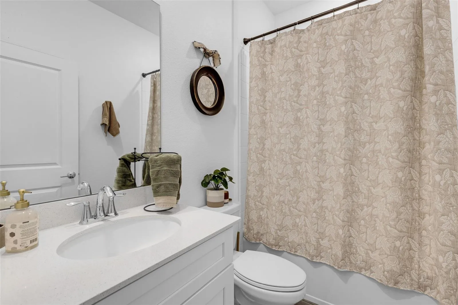 5229 Red Coral Cir, Mount Dora, Florida 32757, 4 Bedrooms Bedrooms, ,4 BathroomsBathrooms,Residential,For Sale,RED CORAL,S5130188