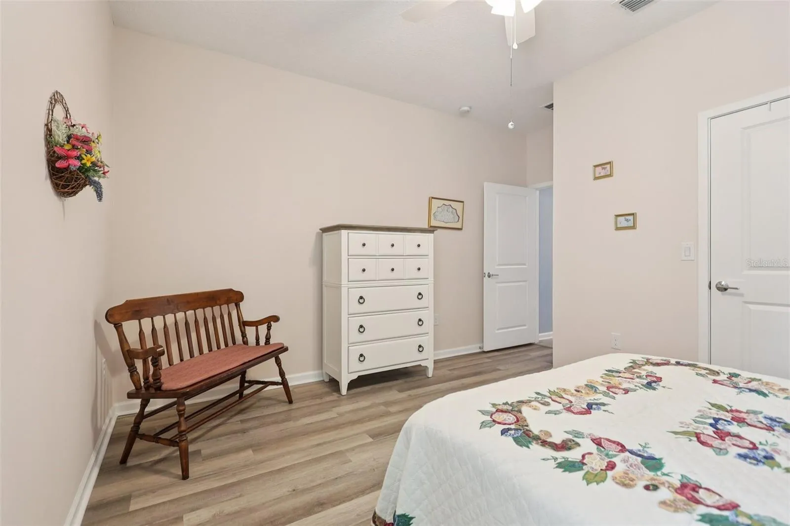 49 White Horse Way, Groveland, Florida 34736, 5 Bedrooms Bedrooms, ,4 BathroomsBathrooms,Residential,For Sale,WHITE HORSE,G5099174