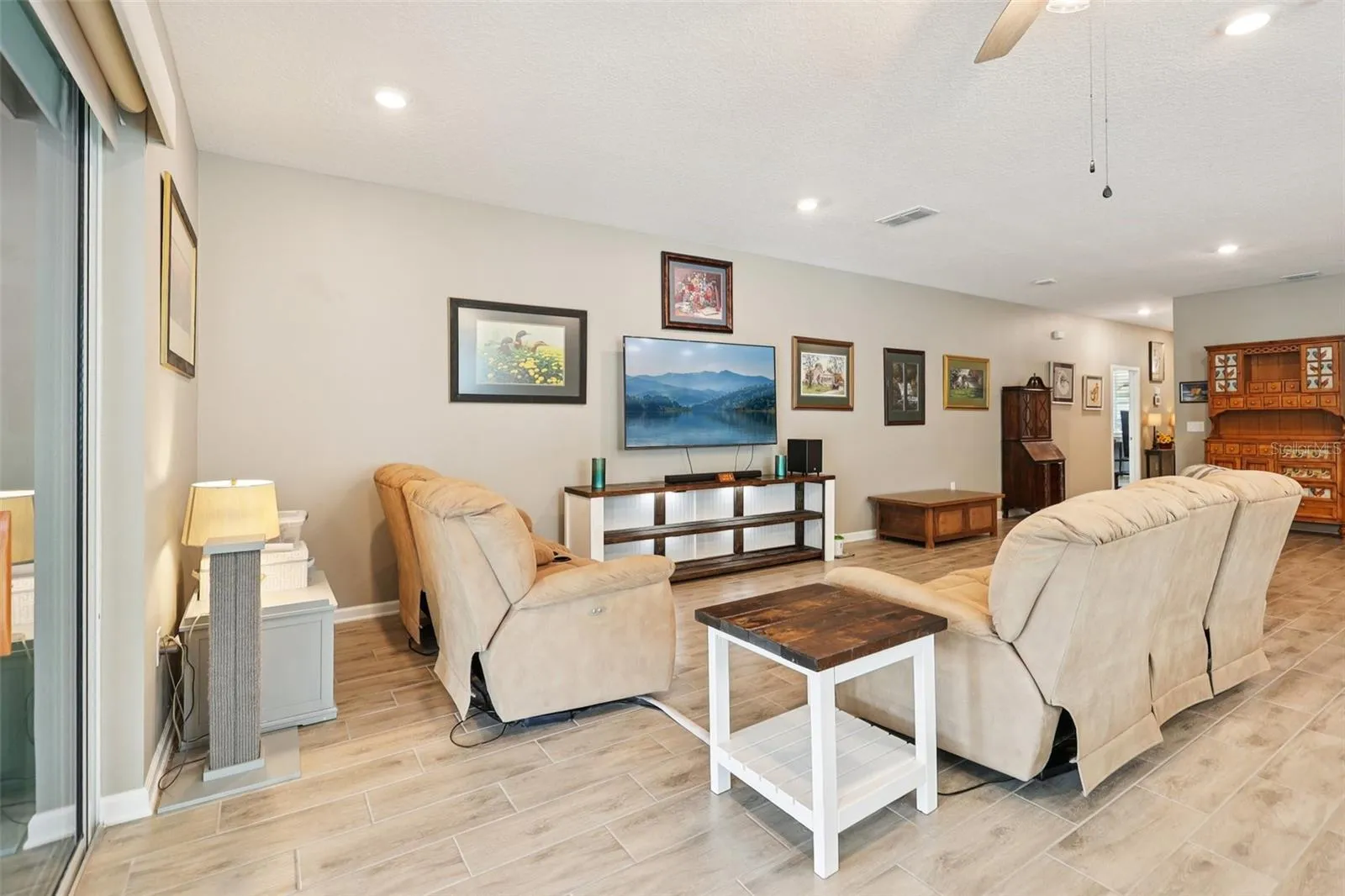 49 White Horse Way, Groveland, Florida 34736, 5 Bedrooms Bedrooms, ,4 BathroomsBathrooms,Residential,For Sale,WHITE HORSE,G5099174