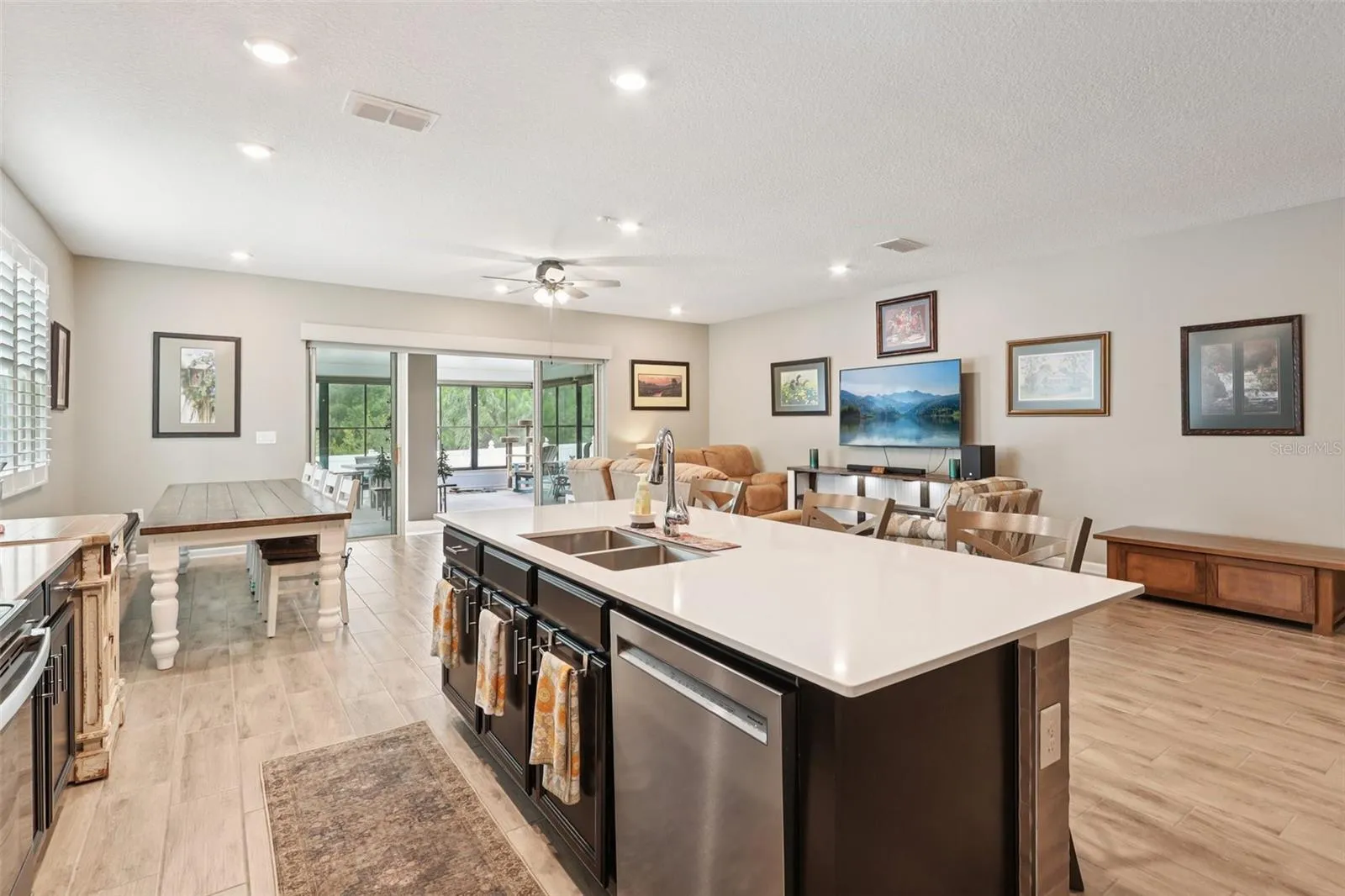 49 White Horse Way, Groveland, Florida 34736, 5 Bedrooms Bedrooms, ,4 BathroomsBathrooms,Residential,For Sale,WHITE HORSE,G5099174