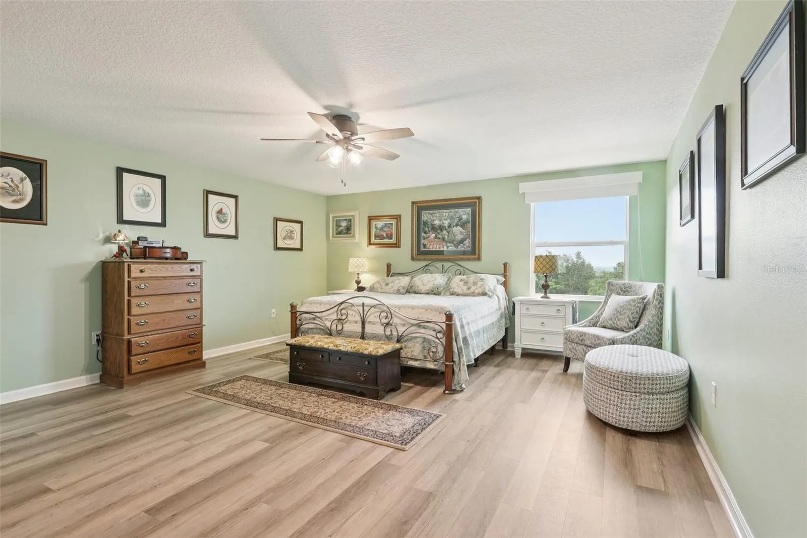49 White Horse Way, Groveland, Florida 34736, 5 Bedrooms Bedrooms, ,4 BathroomsBathrooms,Residential,For Sale,WHITE HORSE,G5099174