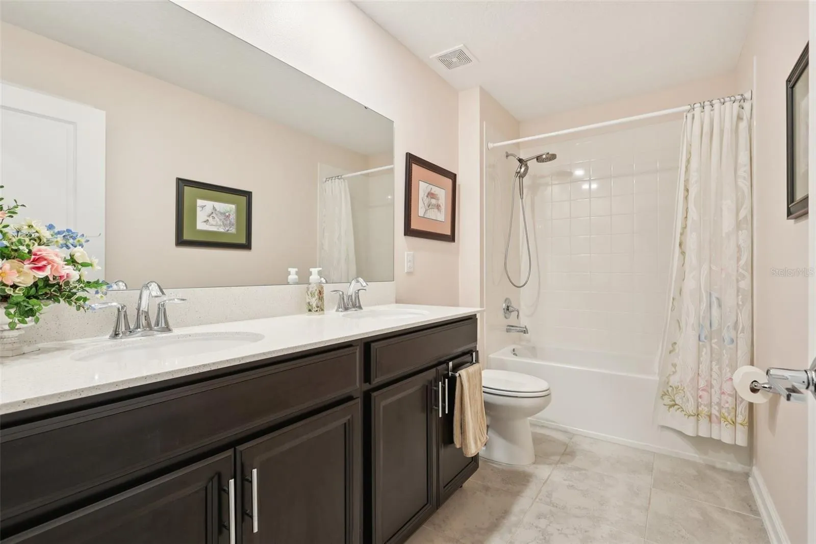 49 White Horse Way, Groveland, Florida 34736, 5 Bedrooms Bedrooms, ,4 BathroomsBathrooms,Residential,For Sale,WHITE HORSE,G5099174