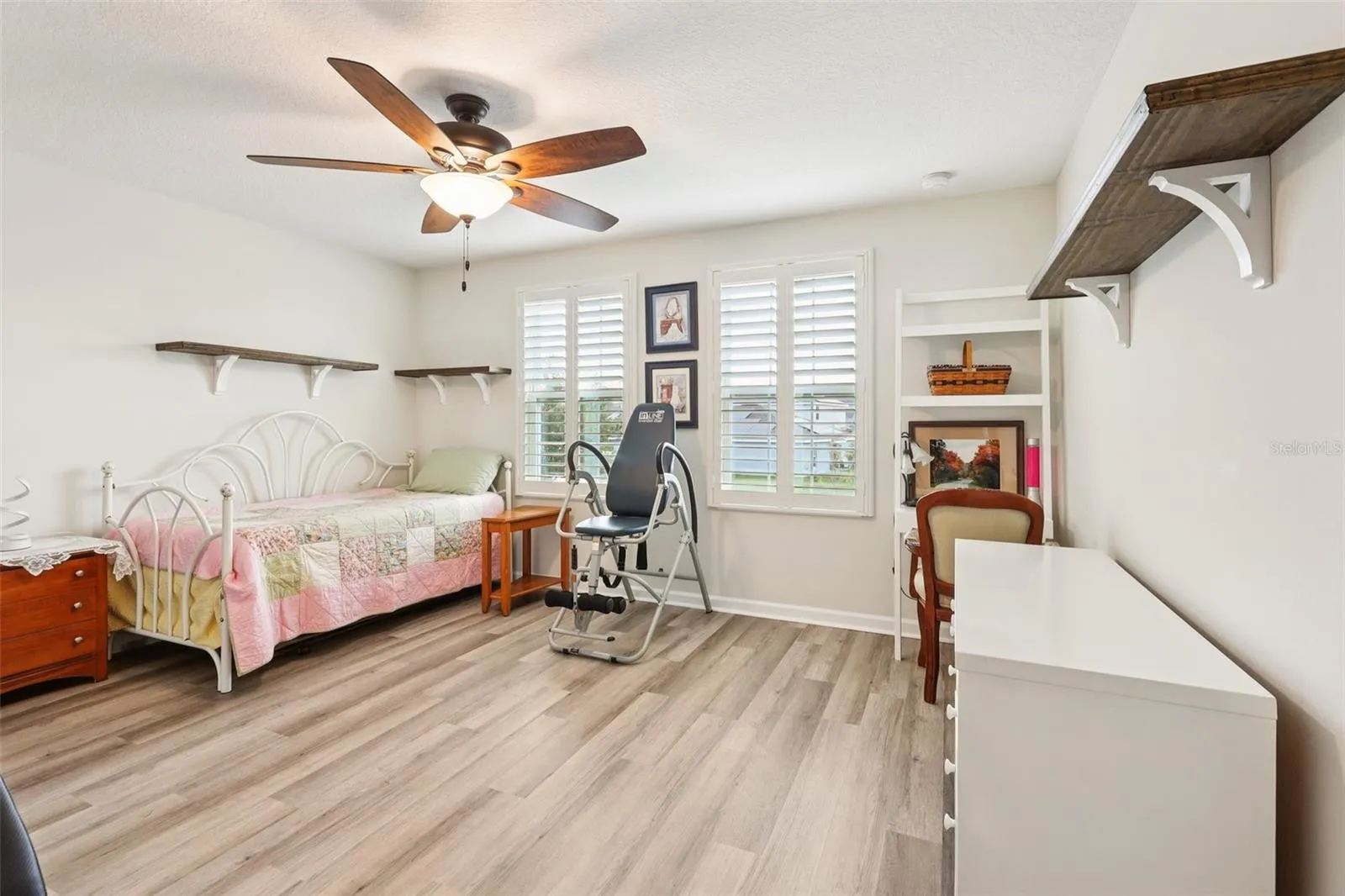 49 White Horse Way, Groveland, Florida 34736, 5 Bedrooms Bedrooms, ,4 BathroomsBathrooms,Residential,For Sale,WHITE HORSE,G5099174
