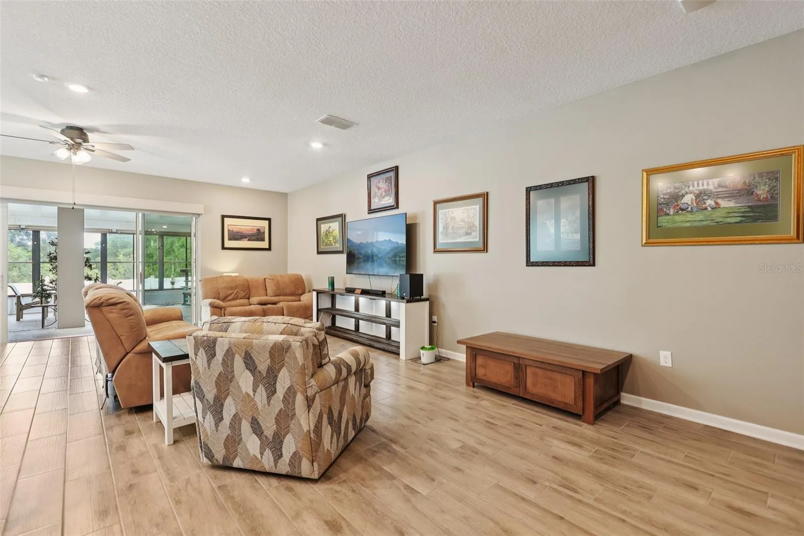 49 White Horse Way, Groveland, Florida 34736, 5 Bedrooms Bedrooms, ,4 BathroomsBathrooms,Residential,For Sale,WHITE HORSE,G5099174