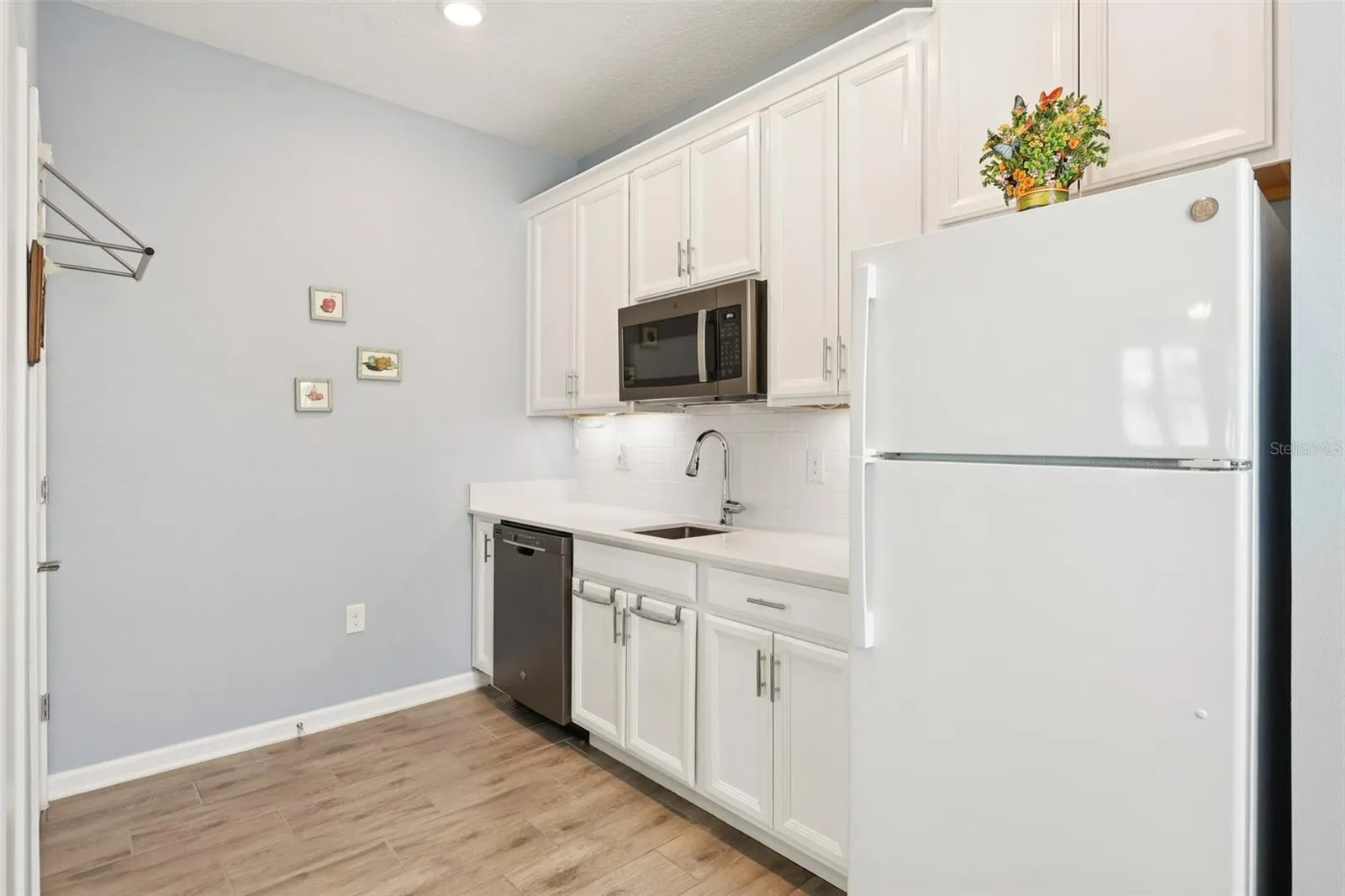 49 White Horse Way, Groveland, Florida 34736, 5 Bedrooms Bedrooms, ,4 BathroomsBathrooms,Residential,For Sale,WHITE HORSE,G5099174