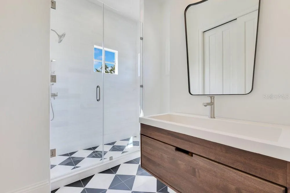 6186 Louise Cove Drive, Windermere, Florida 34786, 4 Bedrooms Bedrooms, ,6 BathroomsBathrooms,Residential,For Sale,LOUISE COVE DRIVE,O6324115
