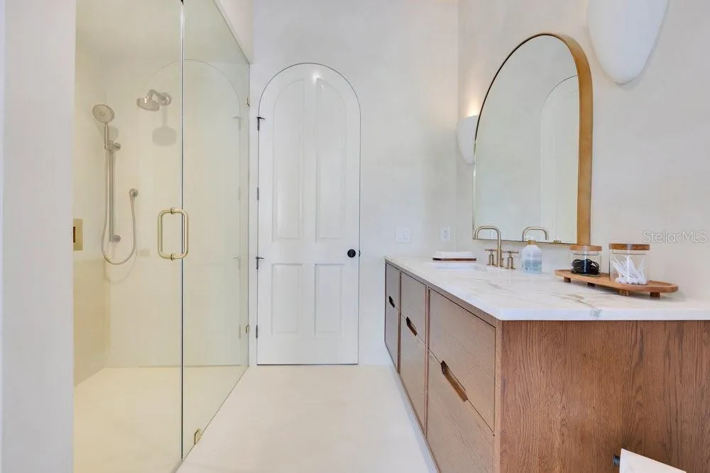 6186 Louise Cove Drive, Windermere, Florida 34786, 4 Bedrooms Bedrooms, ,6 BathroomsBathrooms,Residential,For Sale,LOUISE COVE DRIVE,O6324115