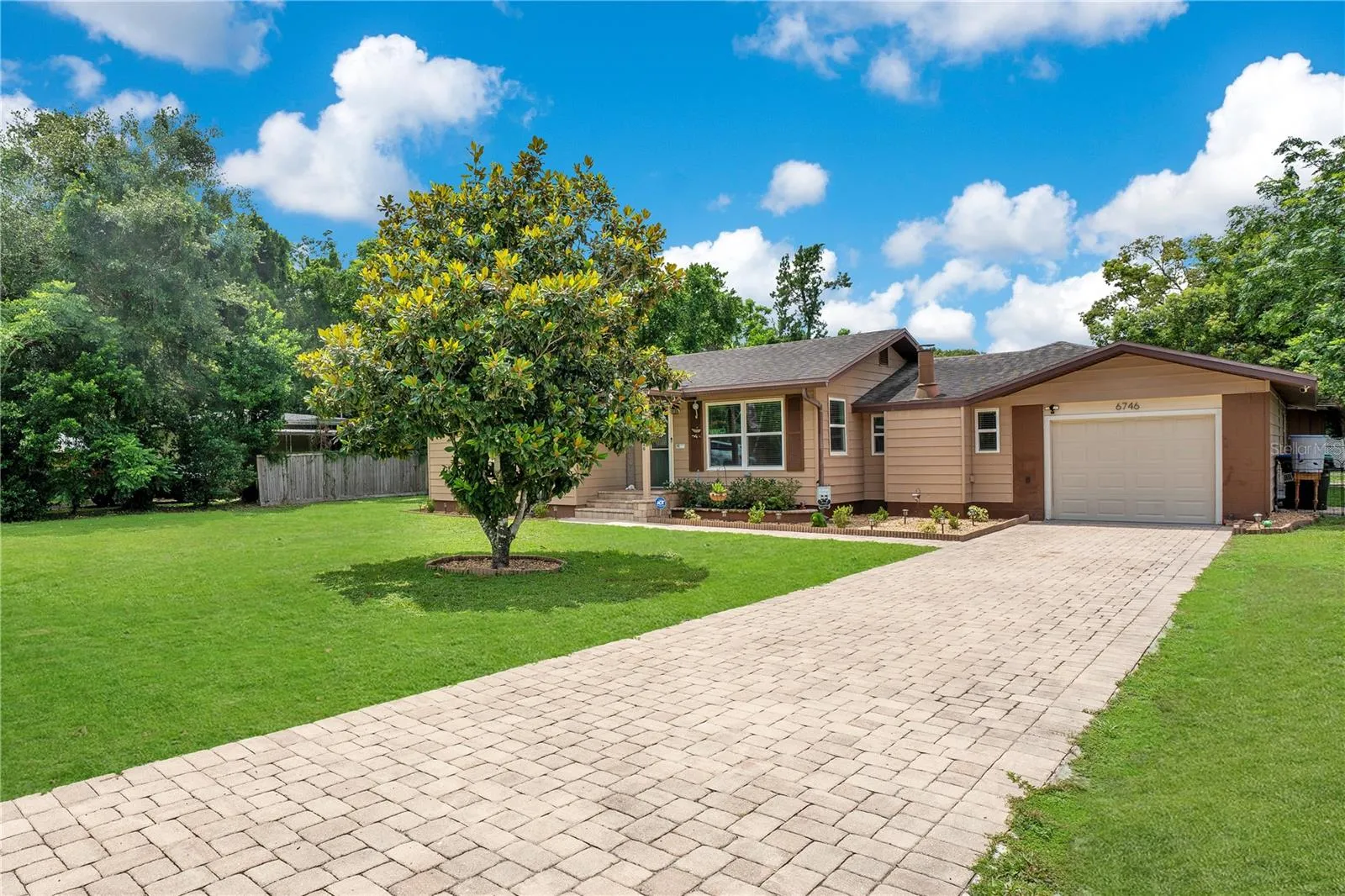 6746 Osceola Dr, Mount Dora, Florida 32757, 3 Bedrooms Bedrooms, ,2 BathroomsBathrooms,Residential,For Sale,OSCEOLA,O6324284
