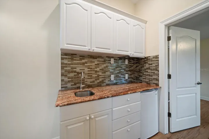 Breakfast Bar inside the InLaw Suite