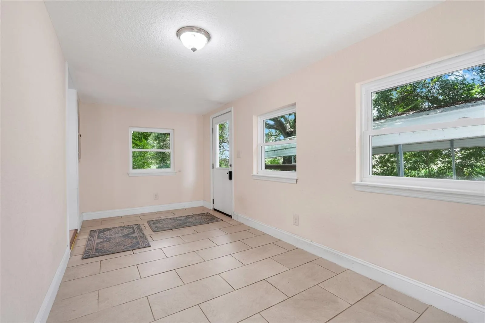 9404 Lakeshore Dr, Clermont, Florida 34711, 3 Bedrooms Bedrooms, ,2 BathroomsBathrooms,Residential,For Sale,LAKESHORE,G5099229