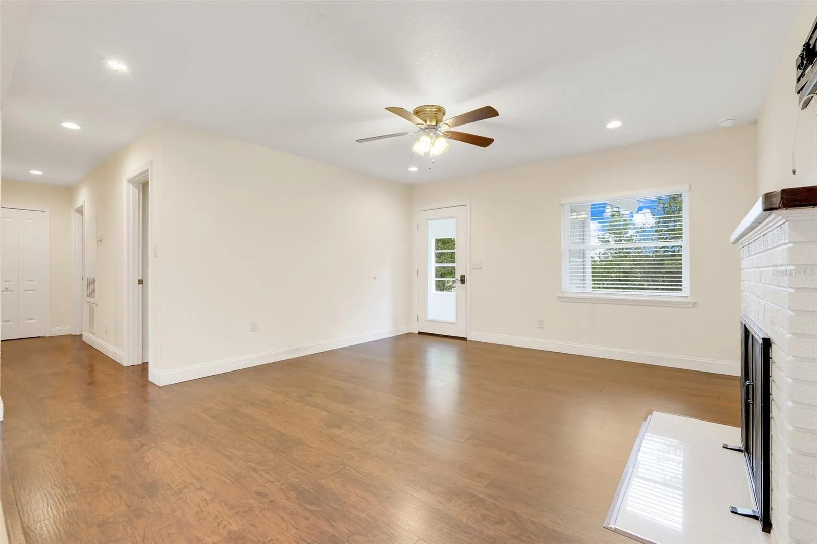 9404 Lakeshore Dr, Clermont, Florida 34711, 3 Bedrooms Bedrooms, ,2 BathroomsBathrooms,Residential,For Sale,LAKESHORE,G5099229