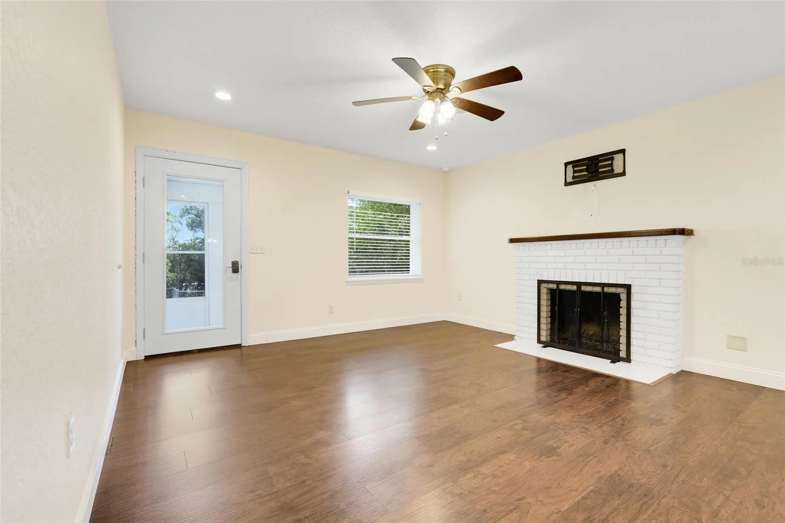 9404 Lakeshore Dr, Clermont, Florida 34711, 3 Bedrooms Bedrooms, ,2 BathroomsBathrooms,Residential,For Sale,LAKESHORE,G5099229