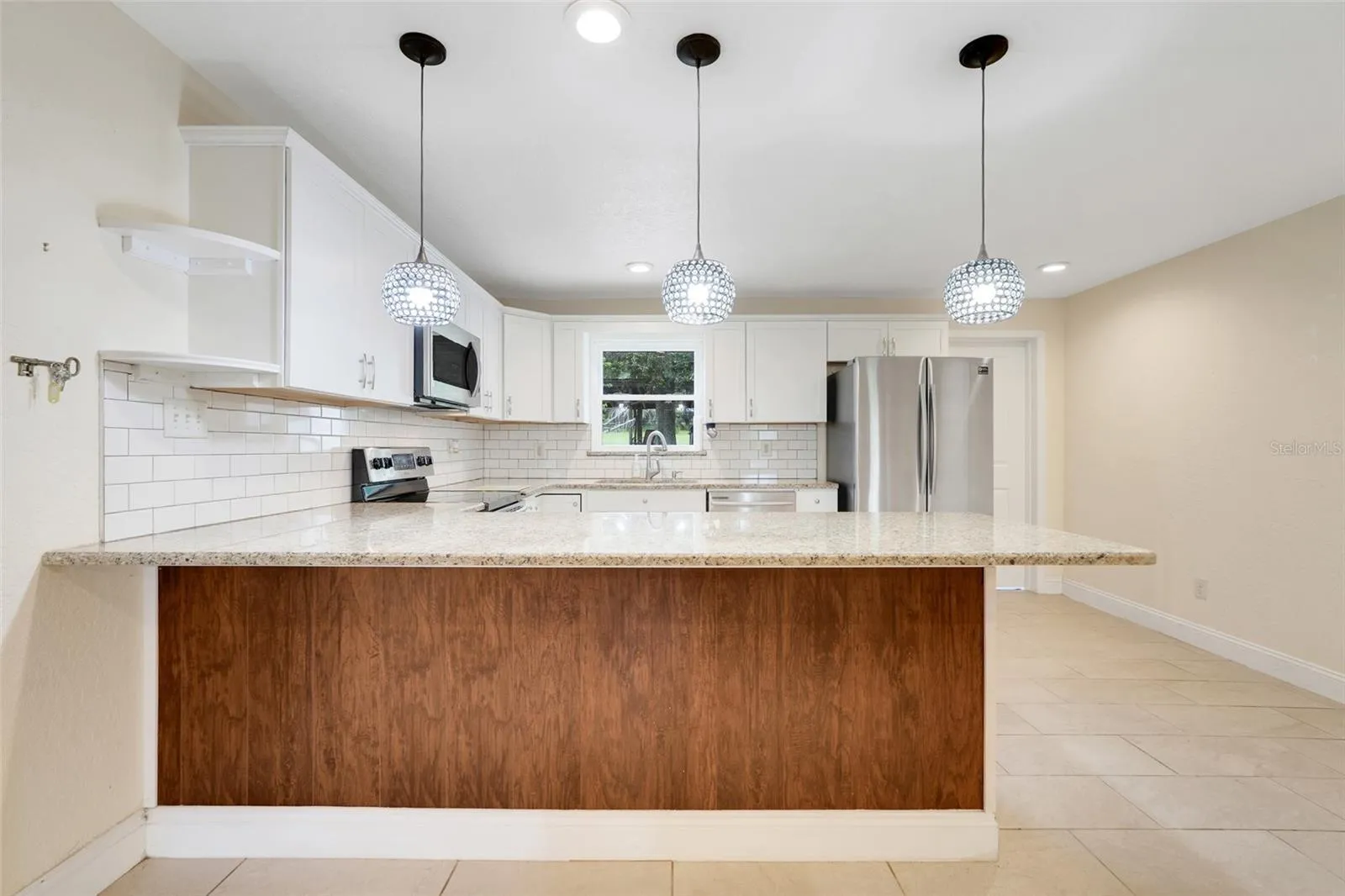 9404 Lakeshore Dr, Clermont, Florida 34711, 3 Bedrooms Bedrooms, ,2 BathroomsBathrooms,Residential,For Sale,LAKESHORE,G5099229
