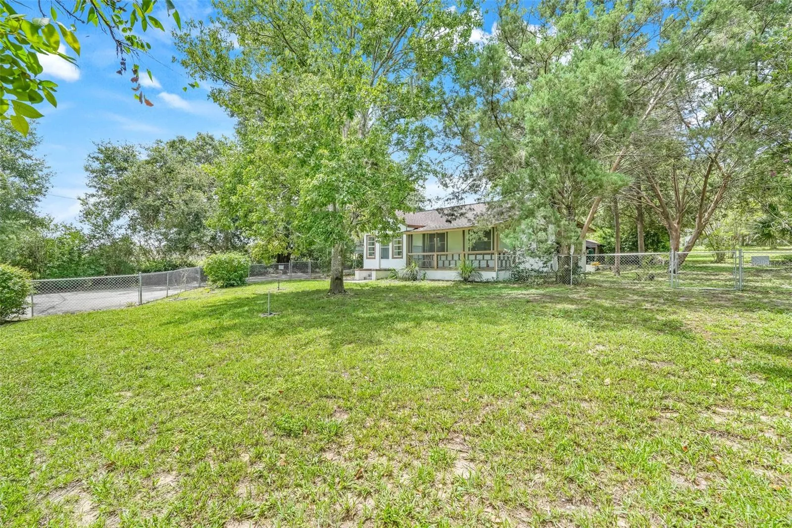 9404 Lakeshore Dr, Clermont, Florida 34711, 3 Bedrooms Bedrooms, ,2 BathroomsBathrooms,Residential,For Sale,LAKESHORE,G5099229