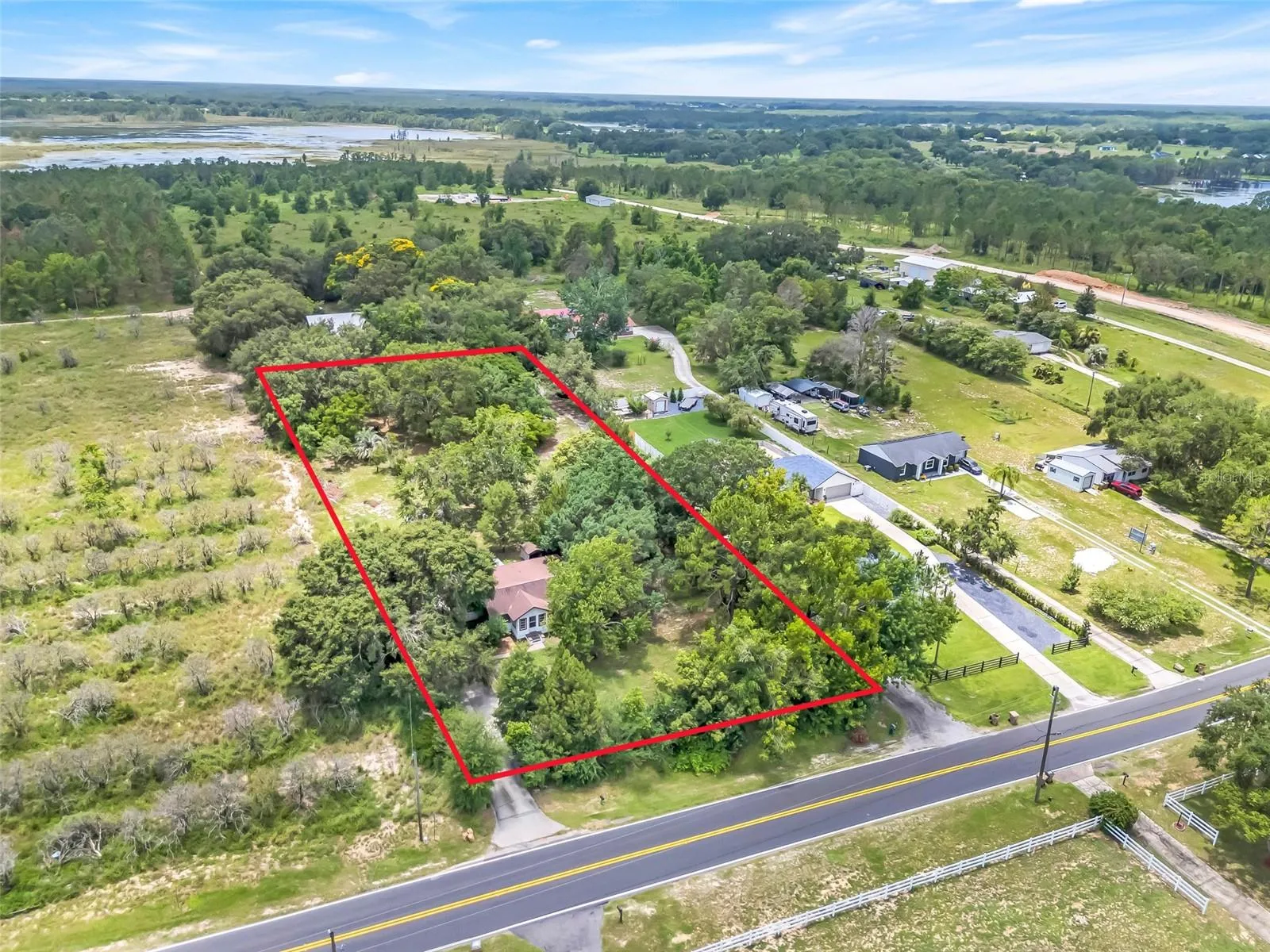 9404 Lakeshore Dr, Clermont, Florida 34711, 3 Bedrooms Bedrooms, ,2 BathroomsBathrooms,Residential,For Sale,LAKESHORE,G5099229