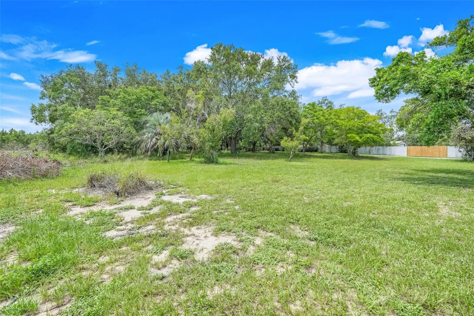 9404 Lakeshore Dr, Clermont, Florida 34711, 3 Bedrooms Bedrooms, ,2 BathroomsBathrooms,Residential,For Sale,LAKESHORE,G5099229