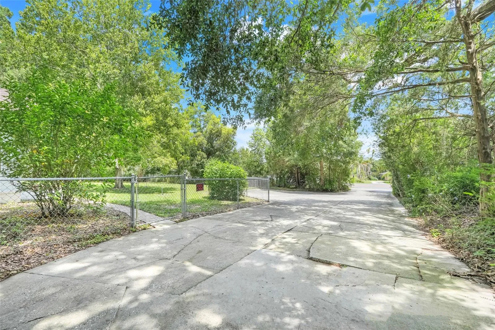 9404 Lakeshore Dr, Clermont, Florida 34711, 3 Bedrooms Bedrooms, ,2 BathroomsBathrooms,Residential,For Sale,LAKESHORE,G5099229