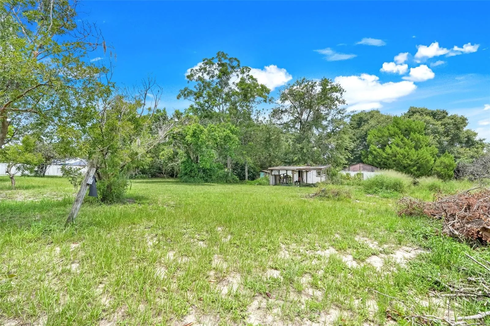 9404 Lakeshore Dr, Clermont, Florida 34711, 3 Bedrooms Bedrooms, ,2 BathroomsBathrooms,Residential,For Sale,LAKESHORE,G5099229