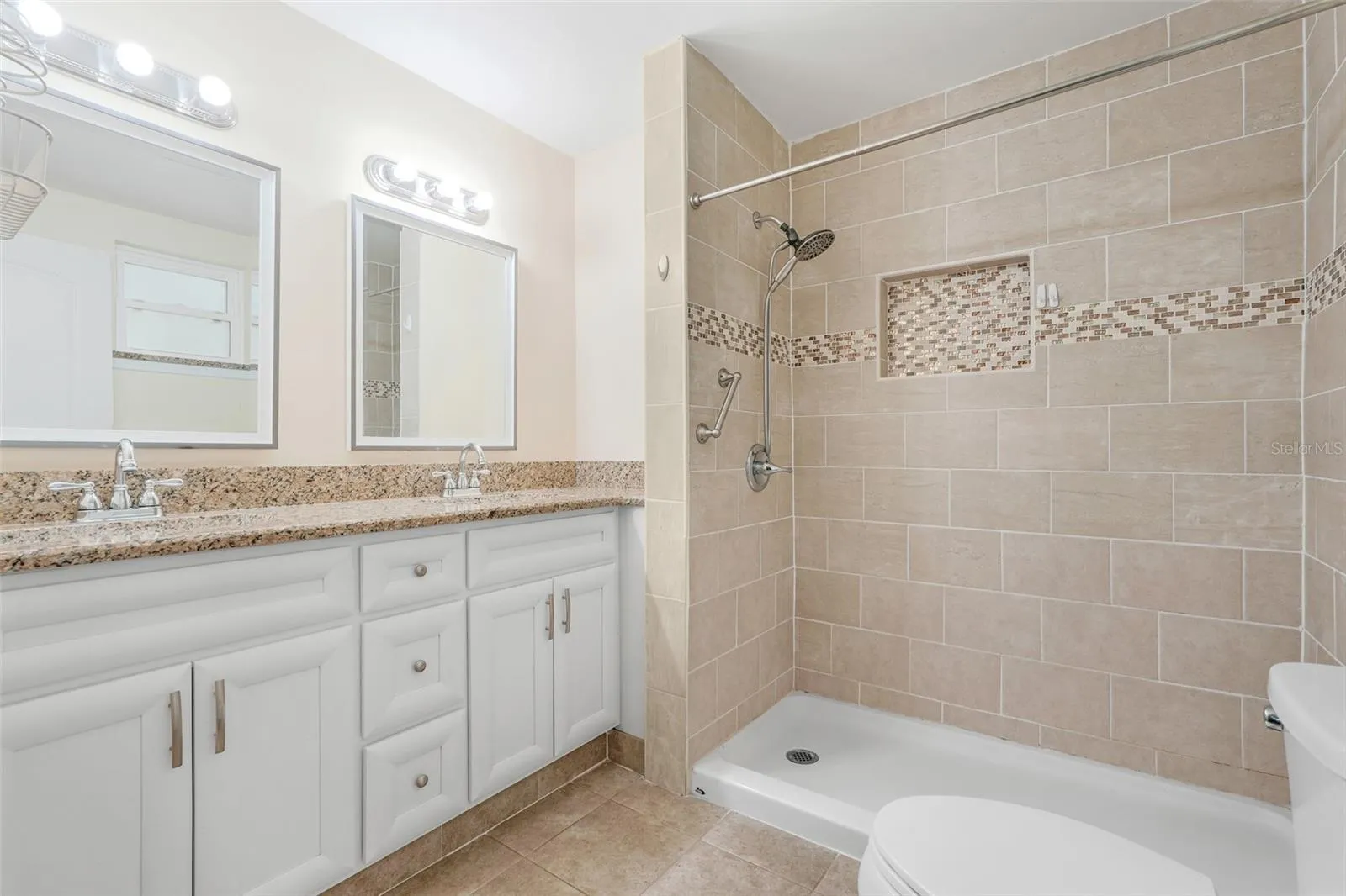 9404 Lakeshore Dr, Clermont, Florida 34711, 3 Bedrooms Bedrooms, ,2 BathroomsBathrooms,Residential,For Sale,LAKESHORE,G5099229
