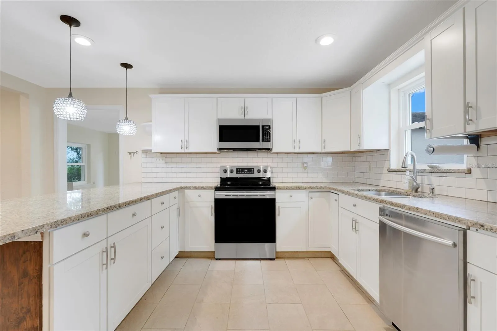 9404 Lakeshore Dr, Clermont, Florida 34711, 3 Bedrooms Bedrooms, ,2 BathroomsBathrooms,Residential,For Sale,LAKESHORE,G5099229