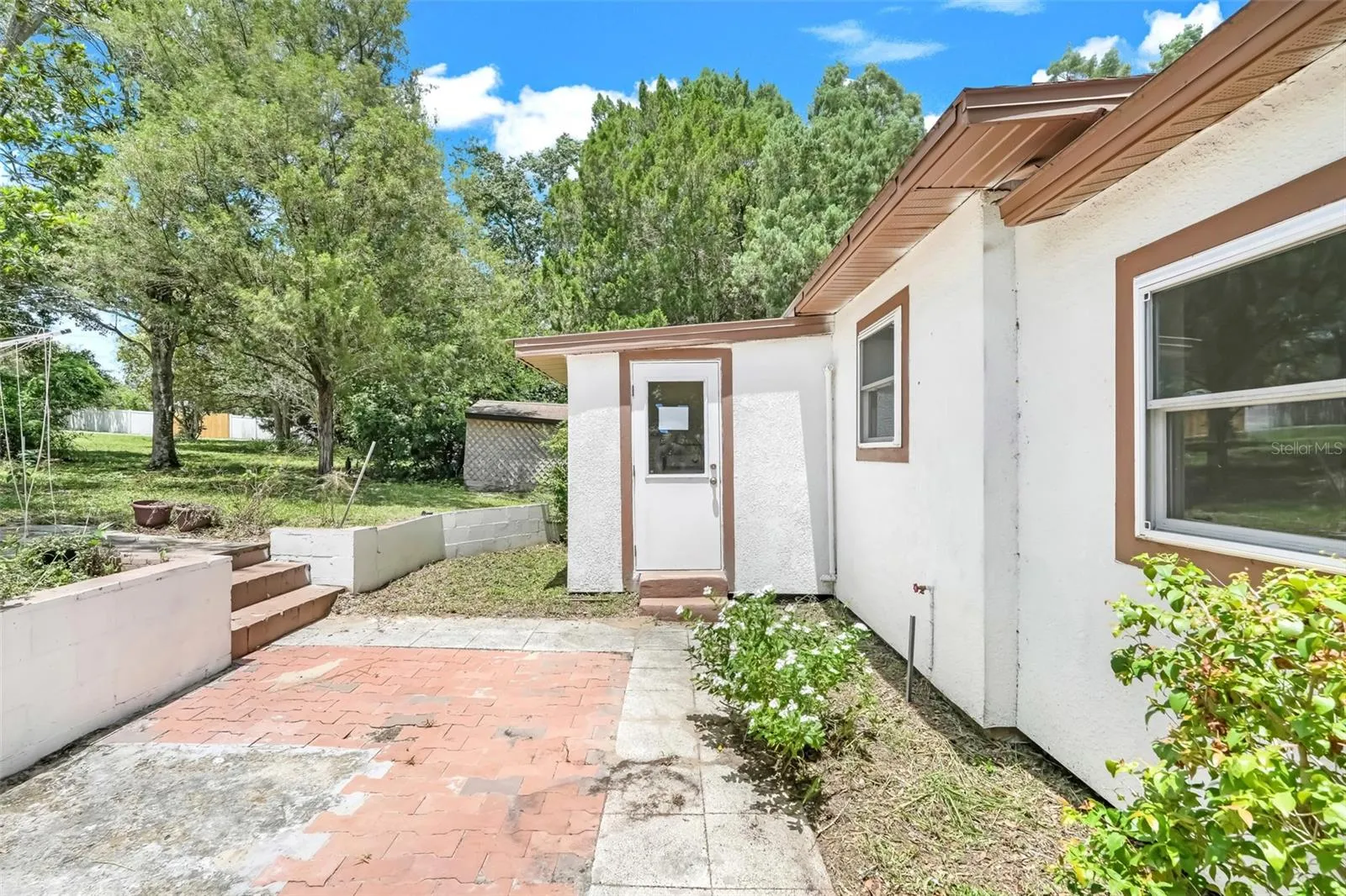 9404 Lakeshore Dr, Clermont, Florida 34711, 3 Bedrooms Bedrooms, ,2 BathroomsBathrooms,Residential,For Sale,LAKESHORE,G5099229
