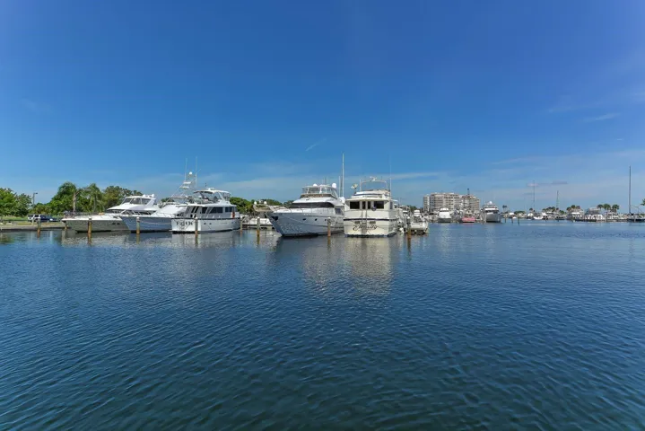 Longboat Key Club has its own private marina, plenty of dining, tennis center and pickleball.
