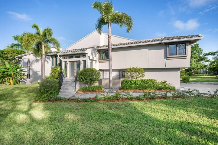 Welcome to your oasis! 3210 Bayou Sound, Longboat Key.