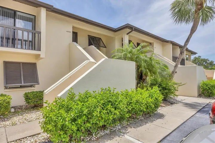 4658 Longwater Chase #104, Sarasota, Florida 34235, 2 Bedrooms Bedrooms, ,2 BathroomsBathrooms,Residential,For Sale,LONGWATER CHASE,A4658388