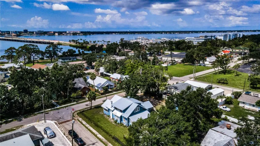 600 4th St W, Palmetto, Florida 34221, 5 Bedrooms Bedrooms, ,3 BathroomsBathrooms,Residential,For Sale,4TH,A4658539