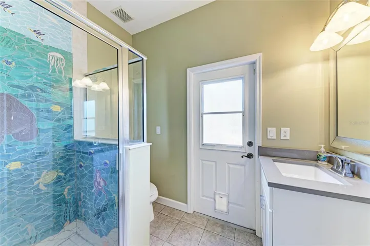 full pool bath off kitchen